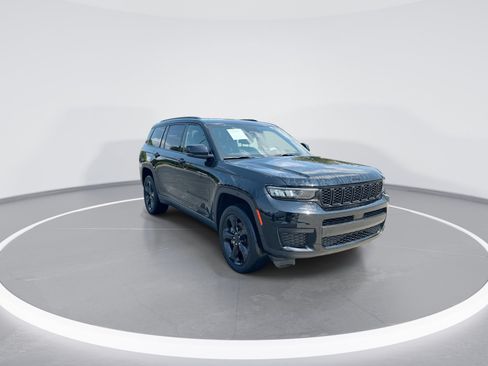 Used 2023 Jeep Grand Cherokee L Laredo RWD image 2