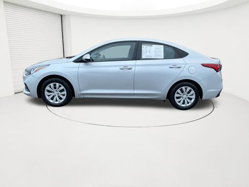 Used 2022 Hyundai Accent SE image 2