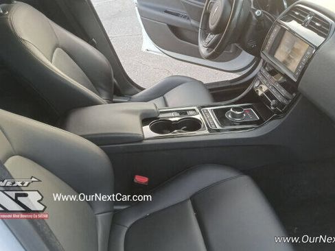 Used 2017 Jaguar XE Premium image 3