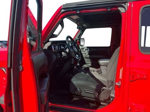 Used 2020 Jeep Wrangler Unlimited Sahara image 14