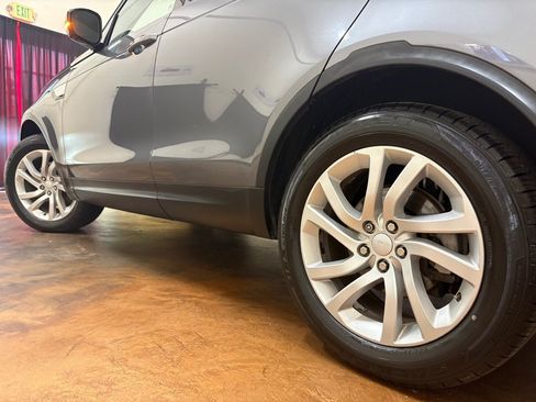 Used 2018 Land Rover Discovery HSE AWD/4WD image 45