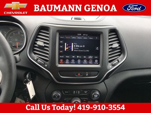 Used 2022 Jeep Cherokee Latitude w/ Trailer Tow Group AWD/4WD image 21