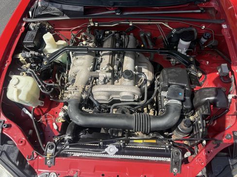 Used 2005 MAZDA MX-5 Miata RWD image 24