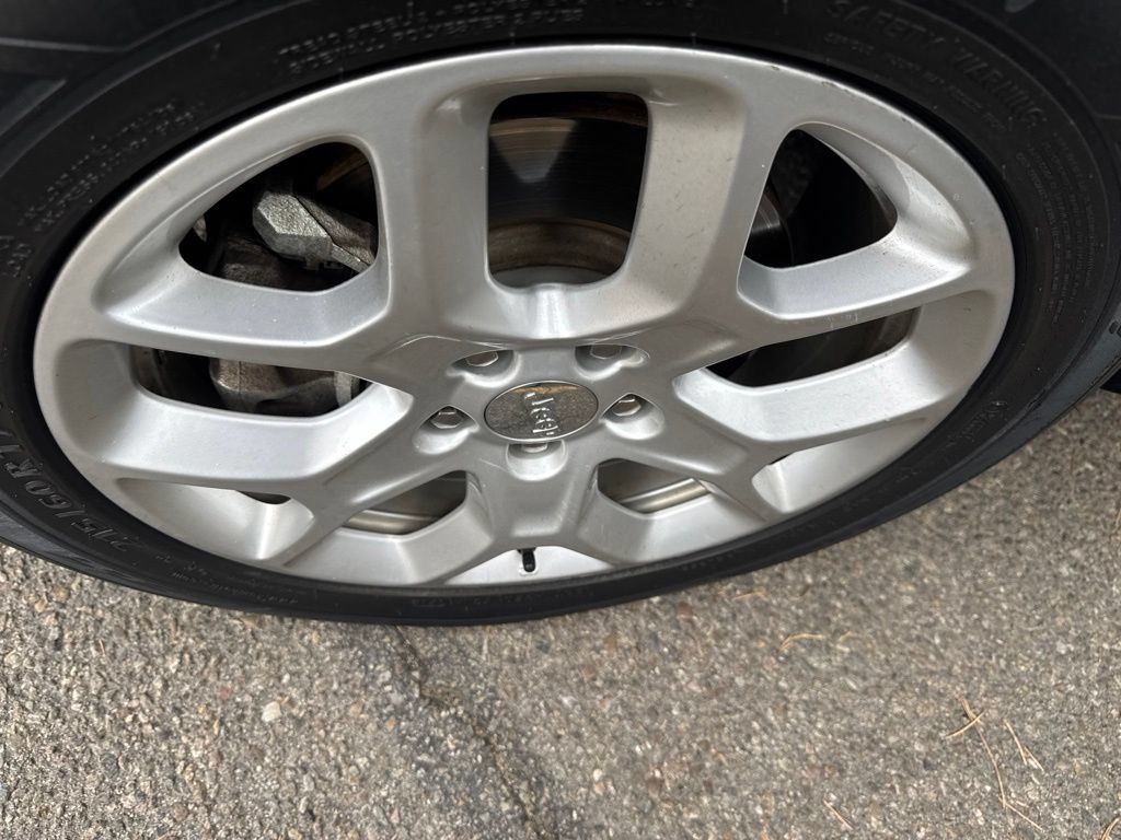 Used 2018 Jeep Renegade Latitude w/ UConnect 8.4 Nav Group AWD/4WD image 2