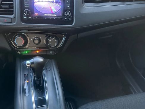 Used 2018 Honda HR-V LX image 3