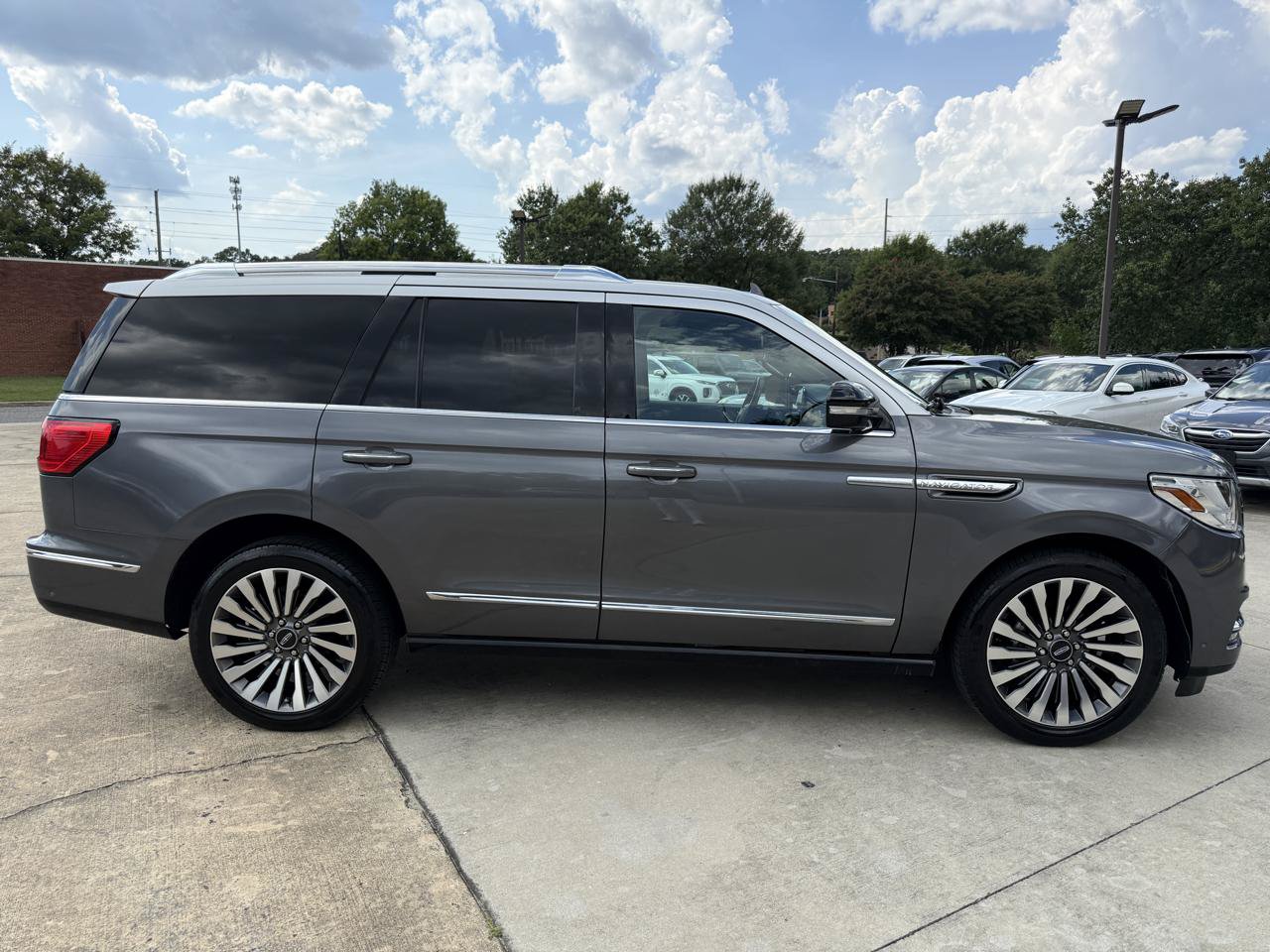 Used 2021 Lincoln Navigator Reserve w/ Luxury Package RWD image 5