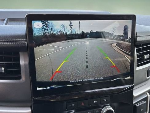 Used 2024 Ford Expedition Max XLT image 25