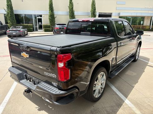 Used 2025 Chevrolet Silverado 1500 High Country w/ High Country Premium Package AWD/4WD image 4