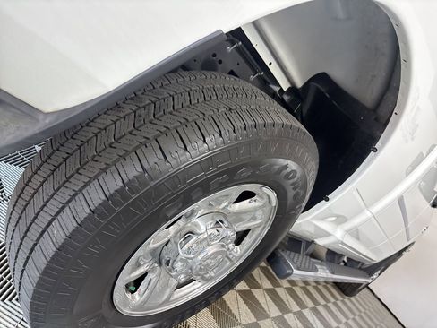 Used 2024 RAM 2500 Tradesman w/ Chrome Appearance Group image 30