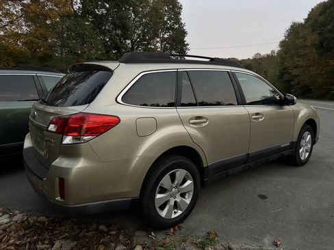 Used 2010 Subaru Outback 2.5i Limited w/ Popular Equipment Group 2A image 12