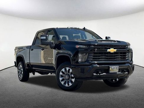 Used 2024 Chevrolet Silverado 2500 Custom image 2