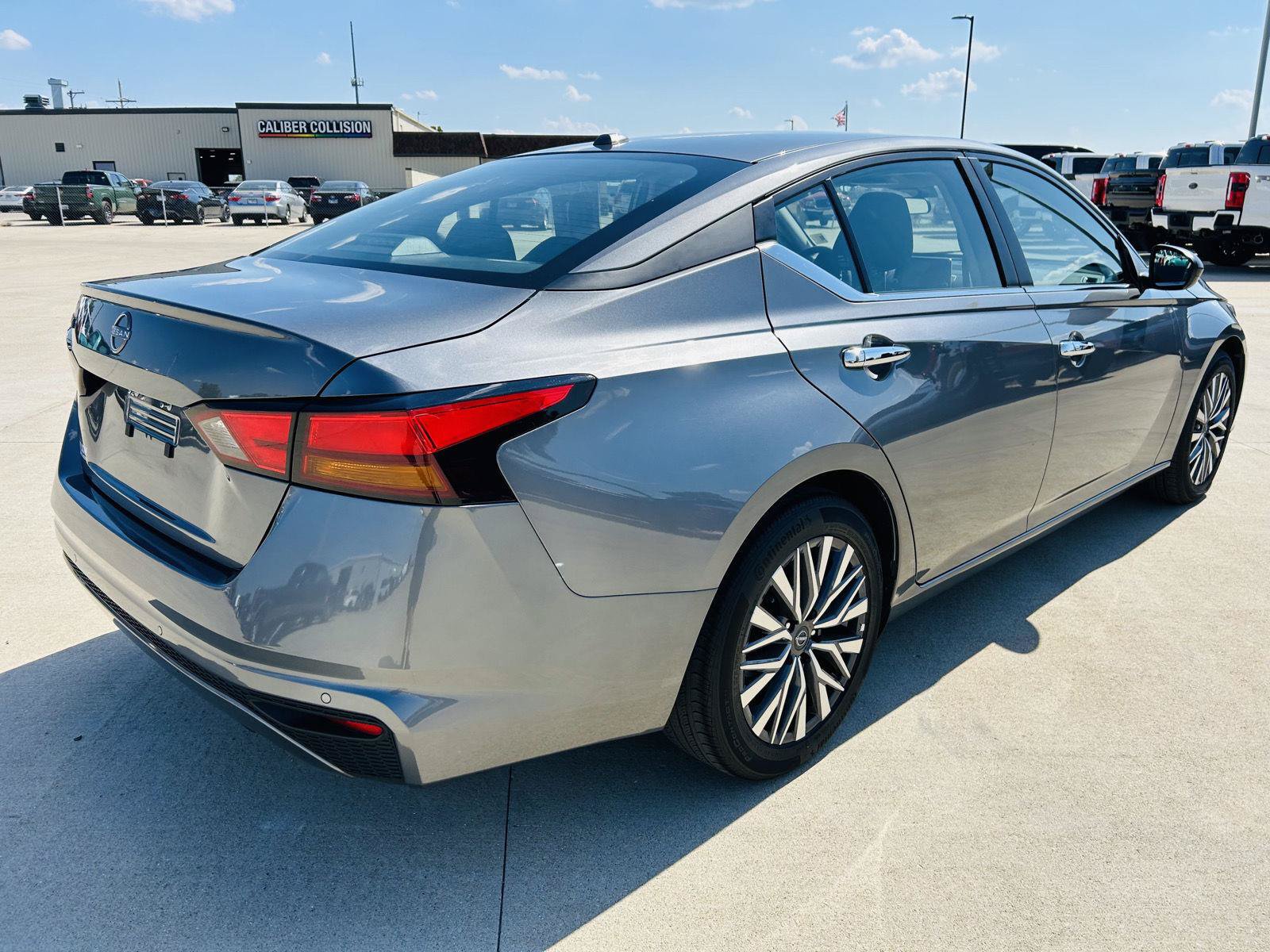Used 2025 Nissan Altima 2.5 SV FWD image 34