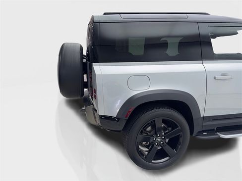 Used 2021 Land Rover Defender 90 X-Dynamic S image 19