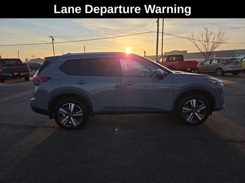 Used 2025 Nissan Rogue SL w/ SL Premium Package image 8