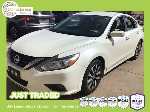 Used 2016 Nissan Altima 2.5 SV image 1
