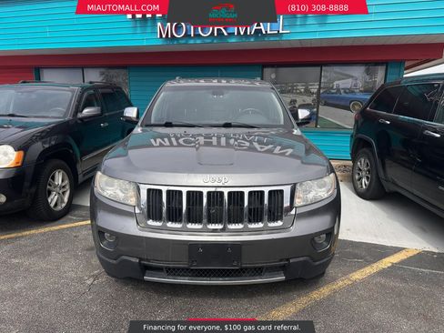 Used 2013 Jeep Grand Cherokee Limited w/ Luxury Group II AWD/4WD image 2