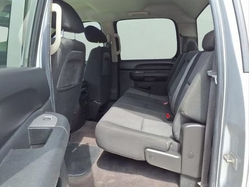 Used 2010 Chevrolet Silverado 2500 LT w/ Interior Plus Package AWD/4WD image 15