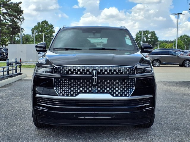 New 2026 Lincoln Navigator Reserve AWD/4WD image 3