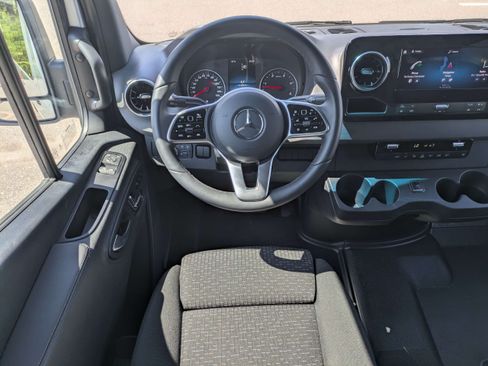 Used 2022 Mercedes-Benz Sprinter 3500 image 16