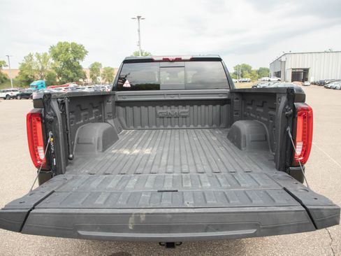 Used 2025 GMC Sierra 1500 AT4 w/ Technology Package AWD/4WD image 17