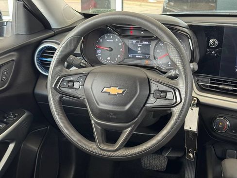 Used 2024 Chevrolet Trax LS w/ LS Convenience Package FWD image 22