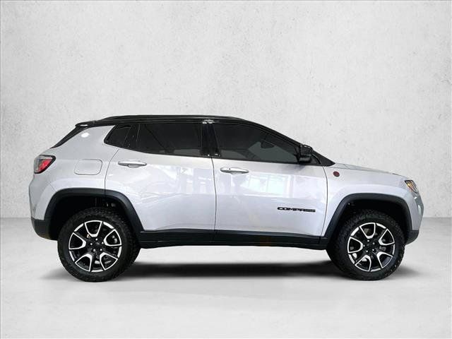 Used 2024 Jeep Compass Trailhawk AWD/4WD image 5