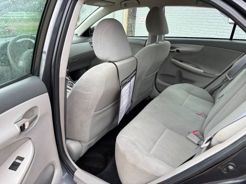 Used 2010 Toyota Corolla LE FWD image 3