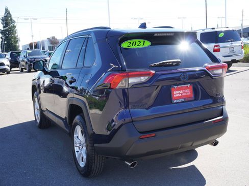 Used 2021 Toyota RAV4 XLE w/ XLE Grade Weather Package image 10