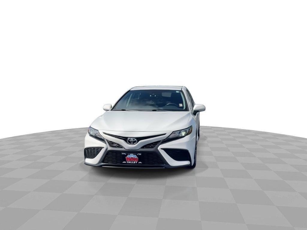 Used 2021 Toyota Camry SE FWD image 3