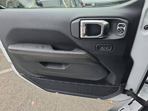 New 2025 Jeep Wrangler Unlimited Rubicon 392 image 27