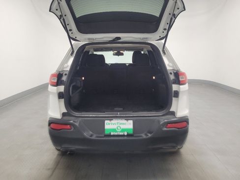 Used 2016 Jeep Cherokee Sport image 29