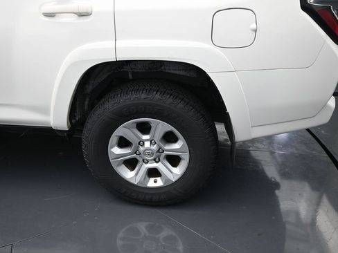 Used 2018 Toyota 4Runner SR5 AWD/4WD image 15