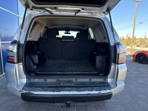 Used 2019 Toyota 4Runner TRD Off-Road AWD/4WD image 10