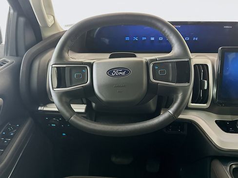 Used 2025 Ford Expedition Active image 18