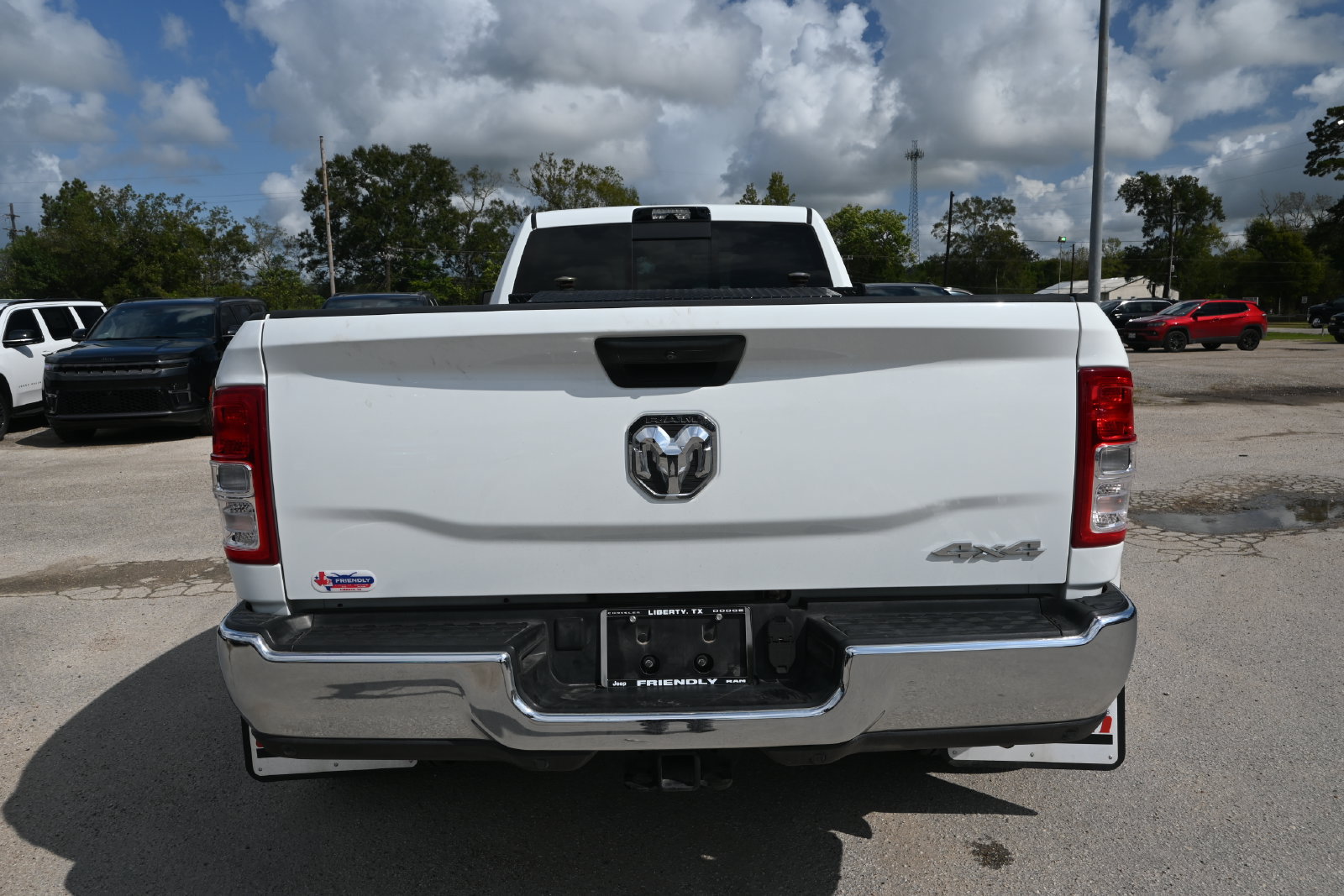 Used 2024 RAM 3500 Tradesman w/ Chrome Appearance Group AWD/4WD image 3