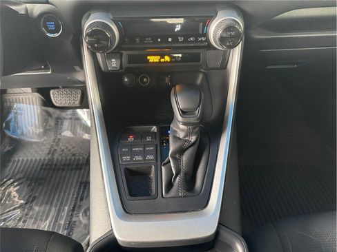Used 2019 Toyota RAV4 XLE image 13