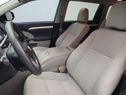 Used 2019 Toyota Highlander LE FWD image 17