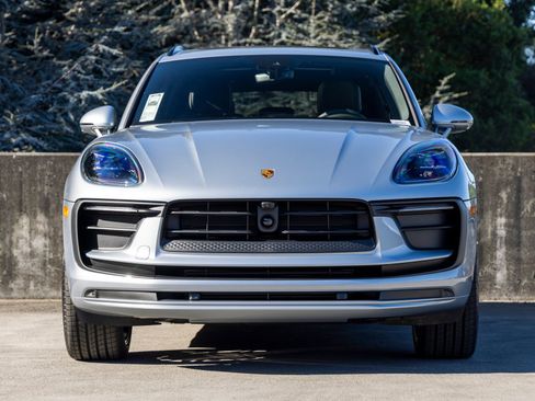 New 2026 Porsche Macan image 8