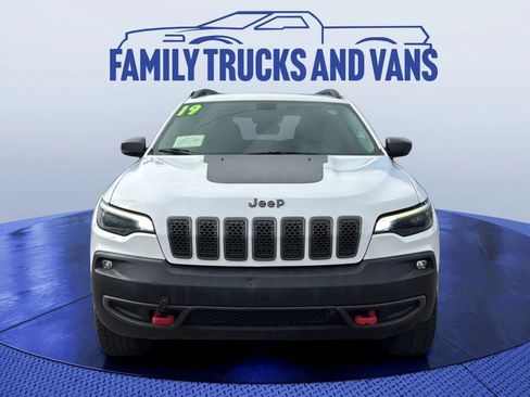 Used 2019 Jeep Cherokee Trailhawk image 8