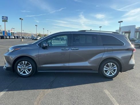 Used 2024 Toyota Sienna XLE image 8