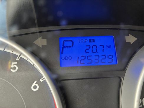 Used 2011 Hyundai Accent GLS w/ Premium Pkg 4 image 8