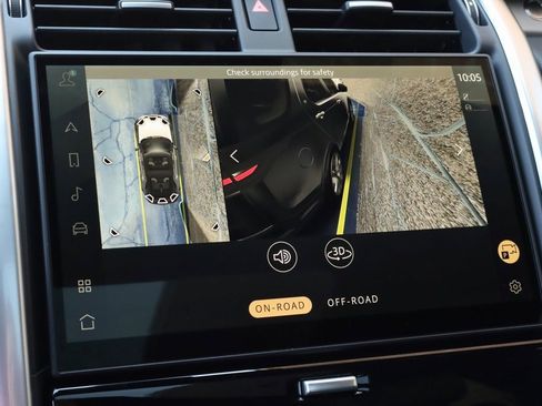 Certified 2024 Land Rover Discovery Dynamic SE image 25