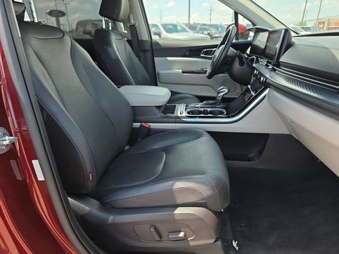 Used 2022 Kia Carnival SX Prestige FWD image 17