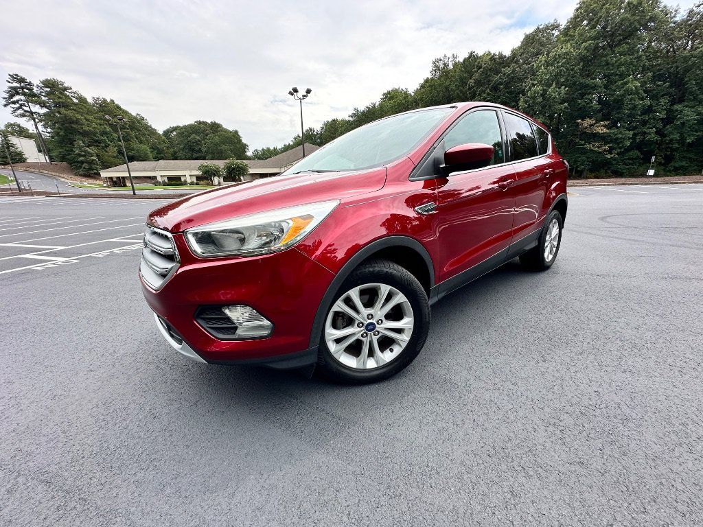 Used 2017 Ford Escape SE FWD image 2