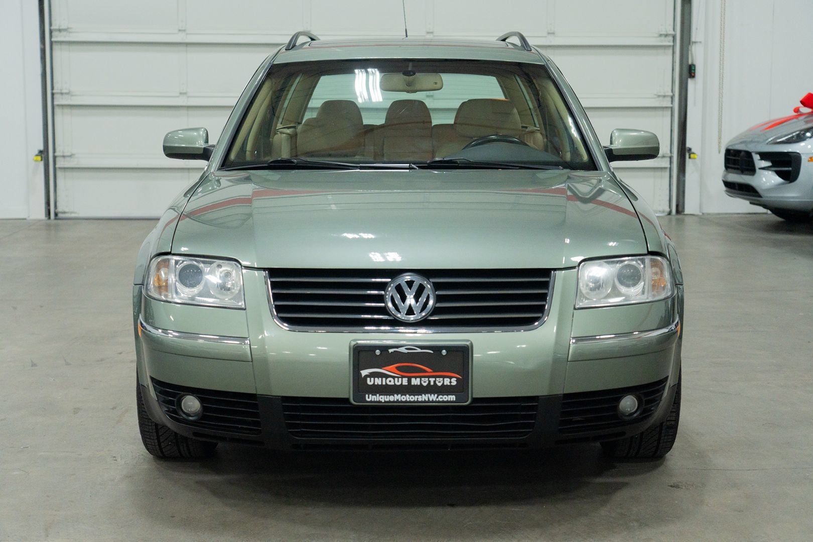 Used 2002 Volkswagen Passat GLX AWD/4WD image 2