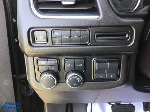 Used 2021 Chevrolet Suburban RST w/ Luxury Package image 40