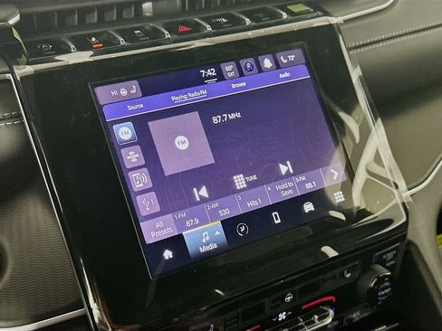 New 2025 Jeep Grand Cherokee Altitude image 13