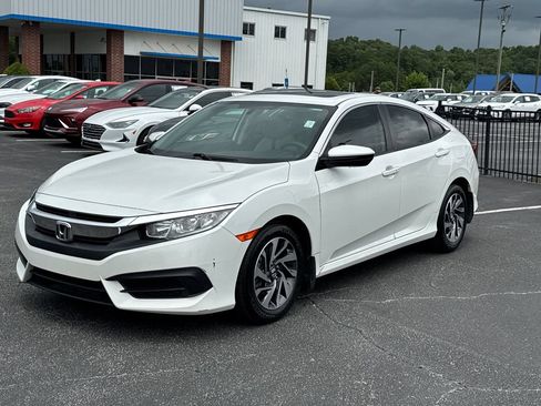 Used 2018 Honda Civic EX image 2