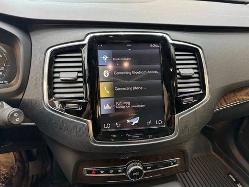 Used 2016 Volvo XC90 T6 Momentum w/ Momentum Plus Package image 21