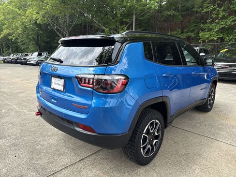 Used 2025 Jeep Compass Trailhawk AWD/4WD image 7